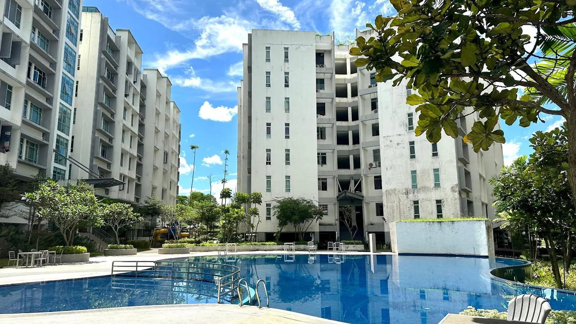 Luxury! Modern & Spacious 3Br Suite - Austin Height 8-12Pax Johor Bahru Malaysia