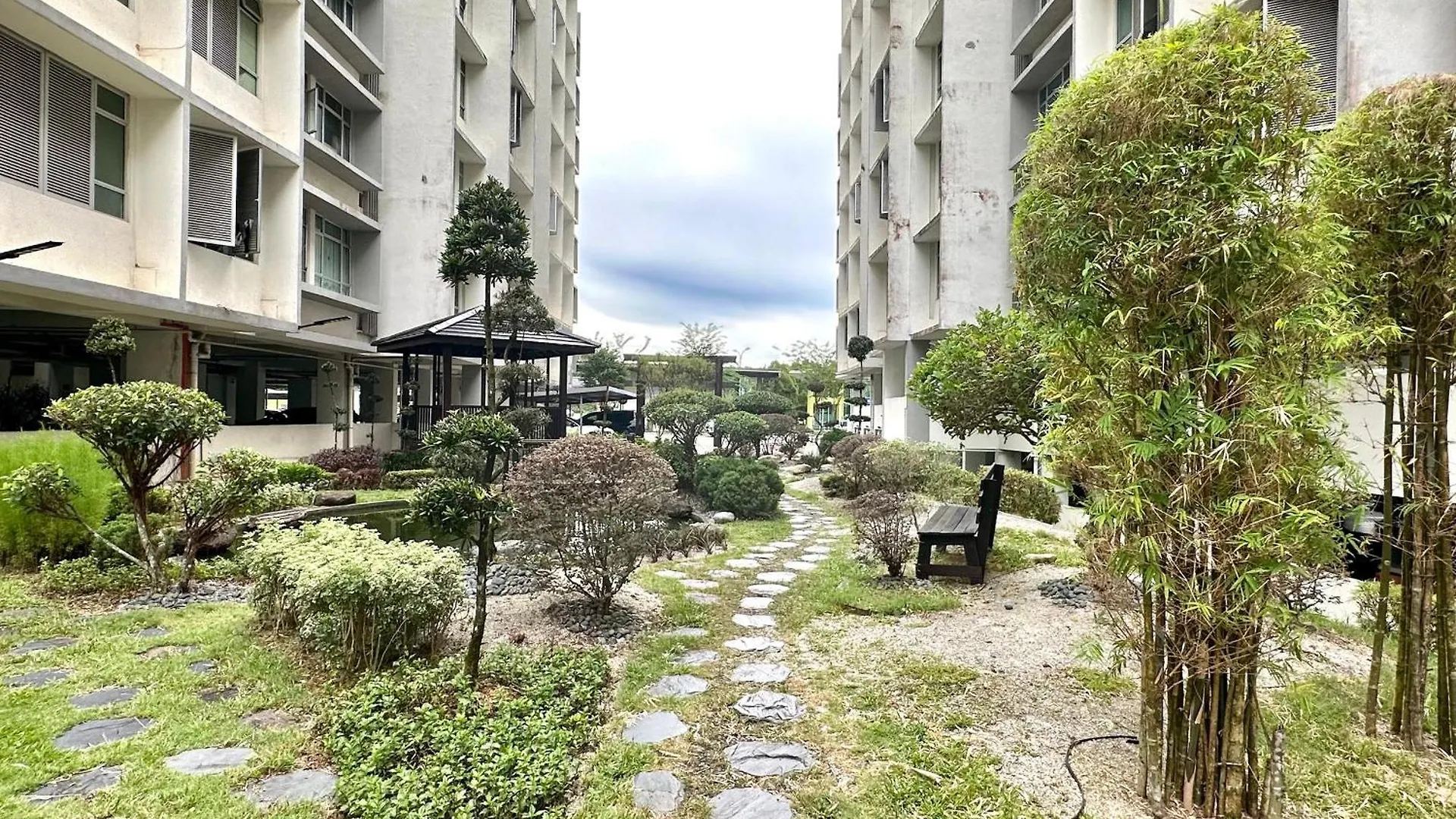 Luxury! Modern & Spacious 3Br Suite - Austin Height 8-12Pax Johor Bahru 0*,